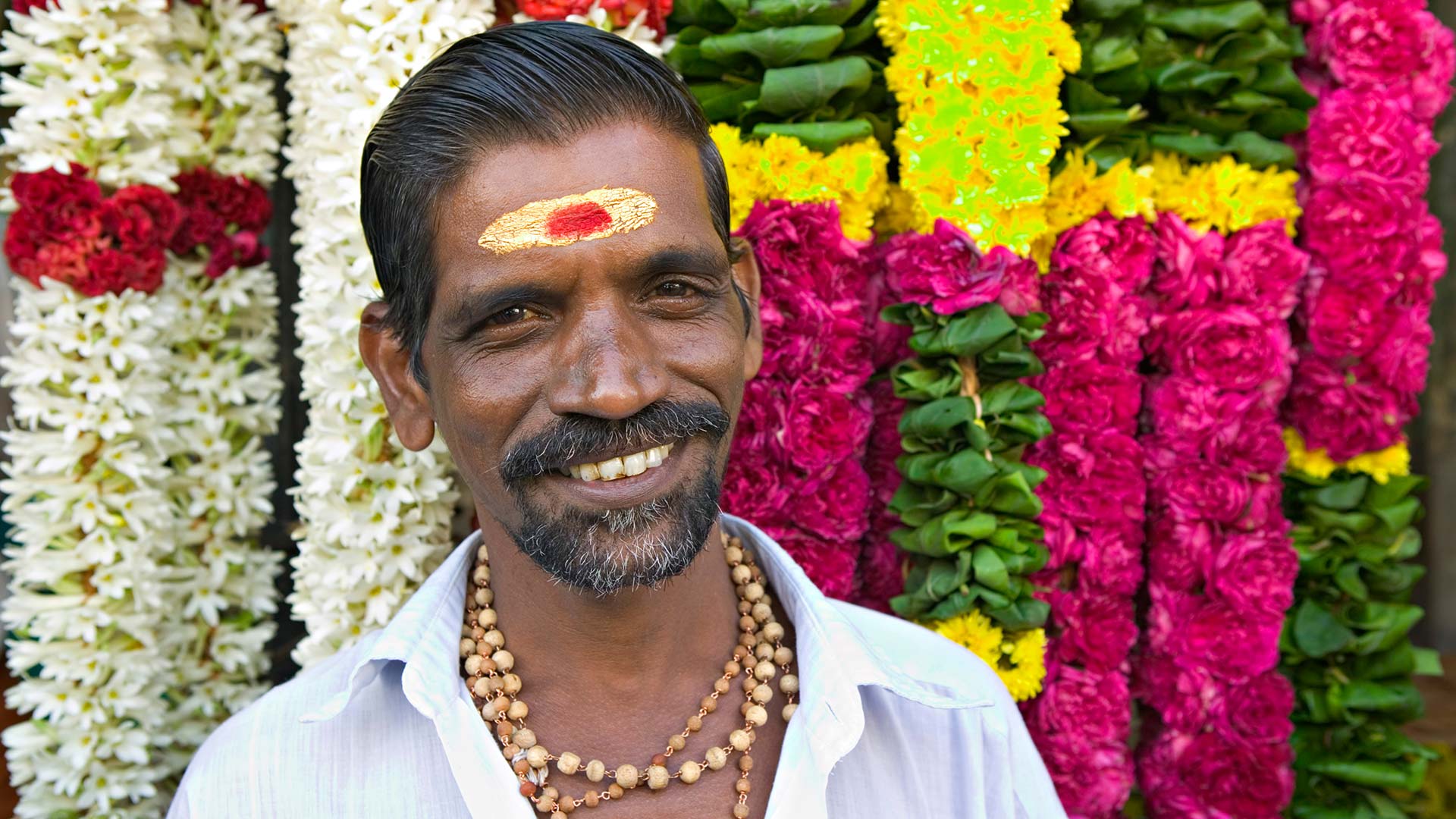 Flower seller at the Kapaleeshwarar Temple in Chennai, India