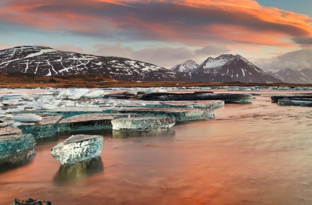 Iceland, South Iceland, Ice on the lagoon reflecting the colors of dawn