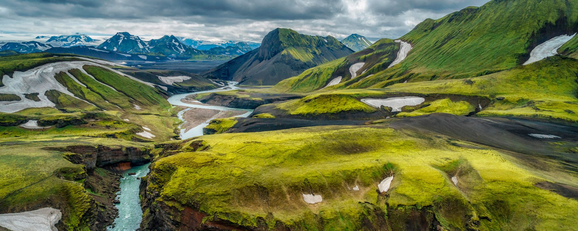 Emstrua river with Krossarjokull glacier in background, Thorsmork Iceland