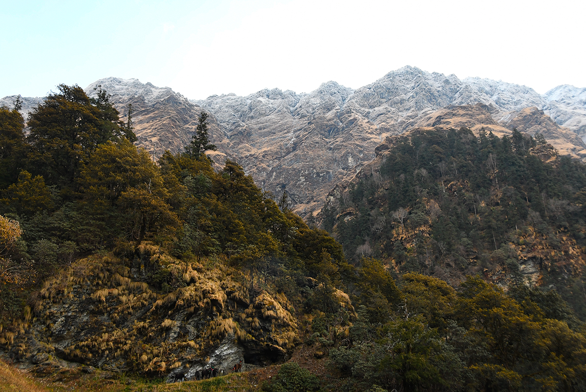 Snow covered mountains just beneath Kuari Pass in India