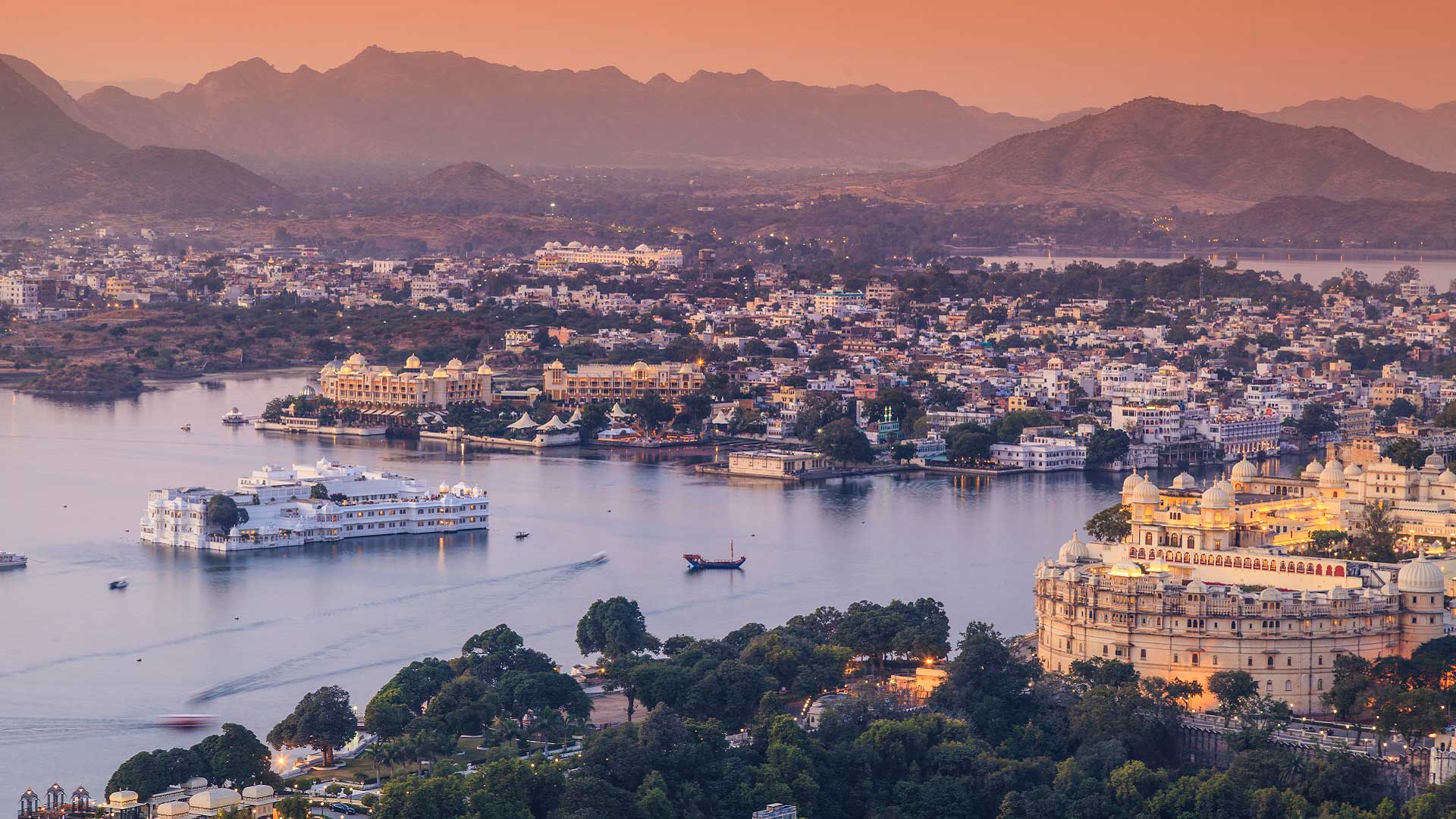 View of Lake Pichola and Udaipur, India with GeoEx.