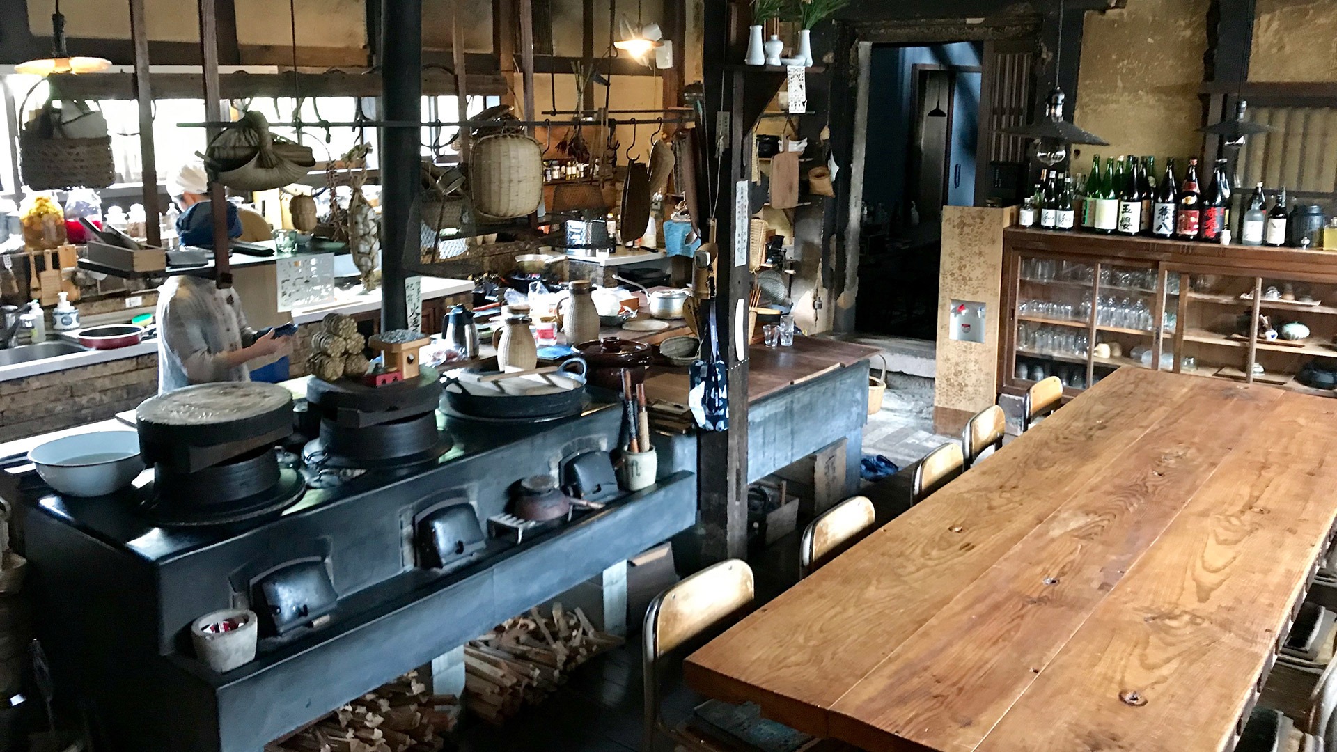 The kitchen and dining area of Takyo Abeke in Omori, Japan