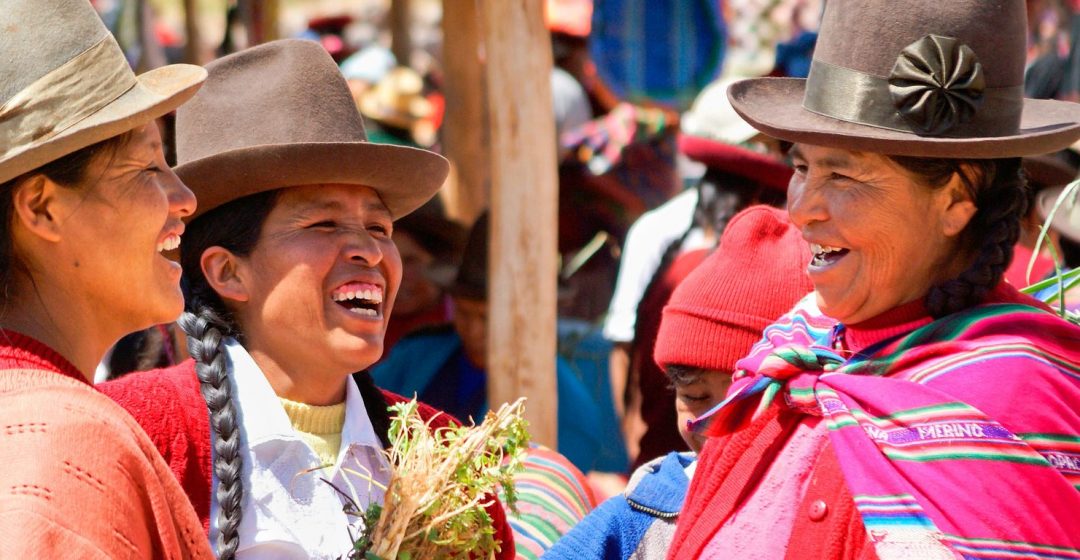 Quechua Indian women at Sunday market, Chinchero, Urubamba Valley, Peru