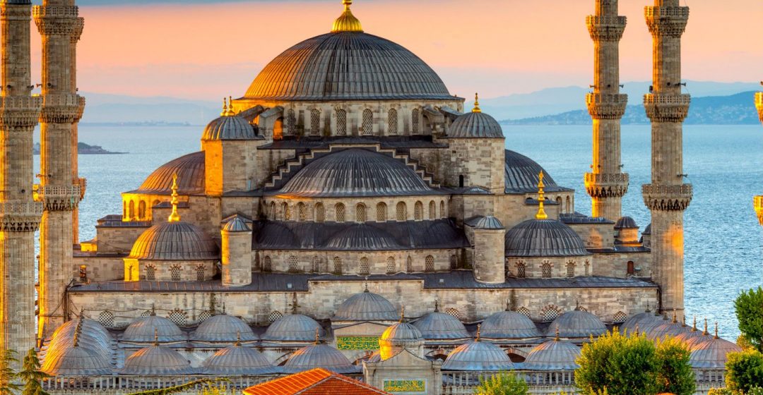 Blue Mosque at sunrise, Istanbul, Turkey